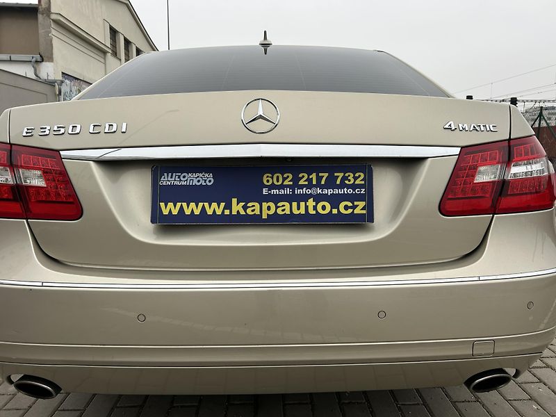 Mercedes-Benz Třídy E E350 CDI BlueEFFICIENCY 4Matic - fotka 32 z 45