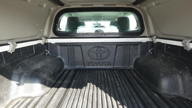 Toyota Hilux 2.4 D-4D Double Cab 4x4 Live - fotka 20 z 23