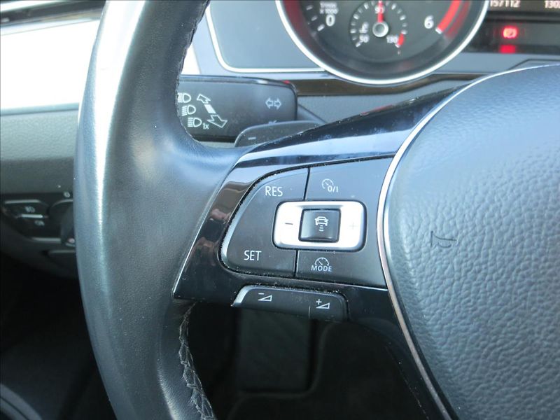 Volkswagen Passat 2,0 TDI 140kW 4MOT DSG H-Line - fotka 18 z 23