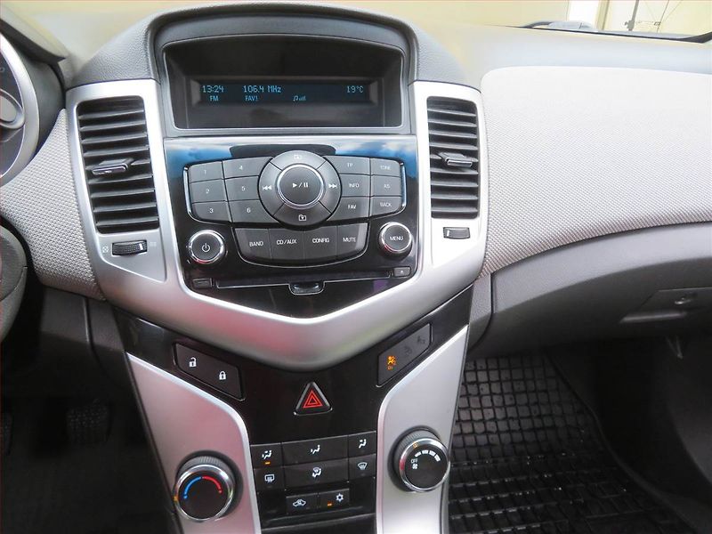 Chevrolet Cruze (2010) 2.0 VCDi, Serv.kniha - fotka 12 z 15
