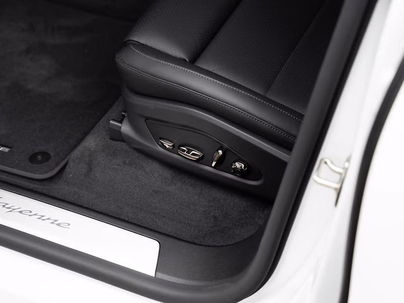 Porsche Cayenne Electric Pano 360 Matrix Tažné - fotka 11 z 23