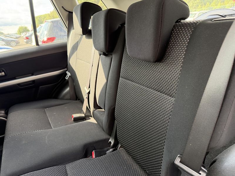 Suzuki Grand Vitara 2.0i 4x4,AC - fotka 12 z 21