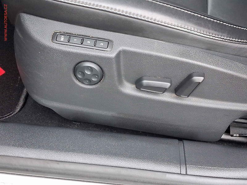 Škoda Superb (2015) 2.0 TDi, Elegance, +kola - fotka 14 z 20