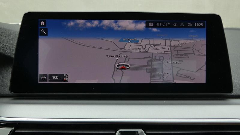 BMW Řada 5 530d xDrive - fotka 14 z 25