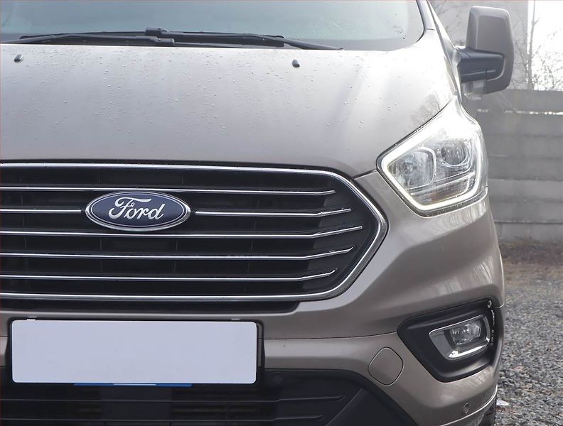 Ford Tourneo Custom (2019) Titanium 2.0 EcoBlue mHEV - fotka 16 z 23
