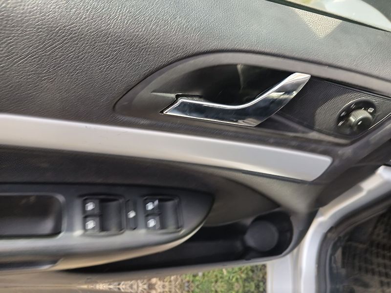 Škoda Octavia 1.9 TDI PD DPF Ambiente Combi - fotka 10 z 21