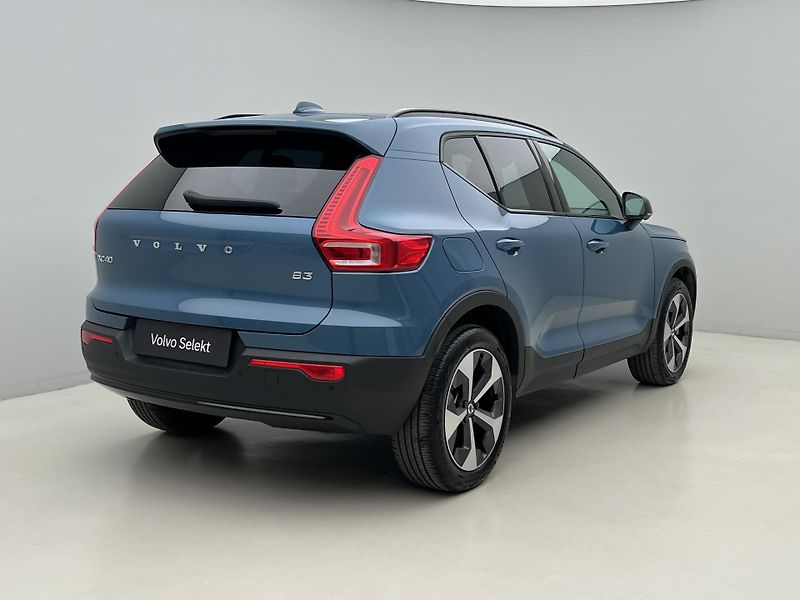 Volvo XC40 B3 DARK PLUS AUT CZ 1. maj. - fotka 13 z 41