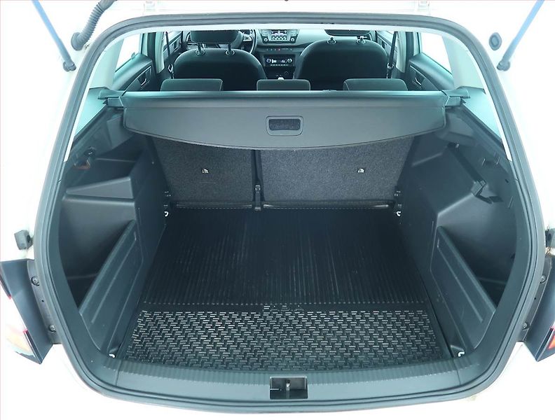 Škoda Fabia (2015) 1.2 TSI, Tempomat - fotka 13 z 17