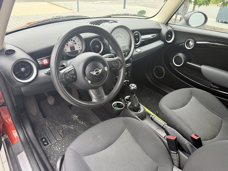 Mini Cooper (2012) 1.6 90kW FACELIFT!!! - fotka 10 z 19