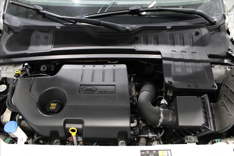 Land Rover Range Rover Evoque 2,0 SE Td4 132 kW Panorama - fotka 7 z 34