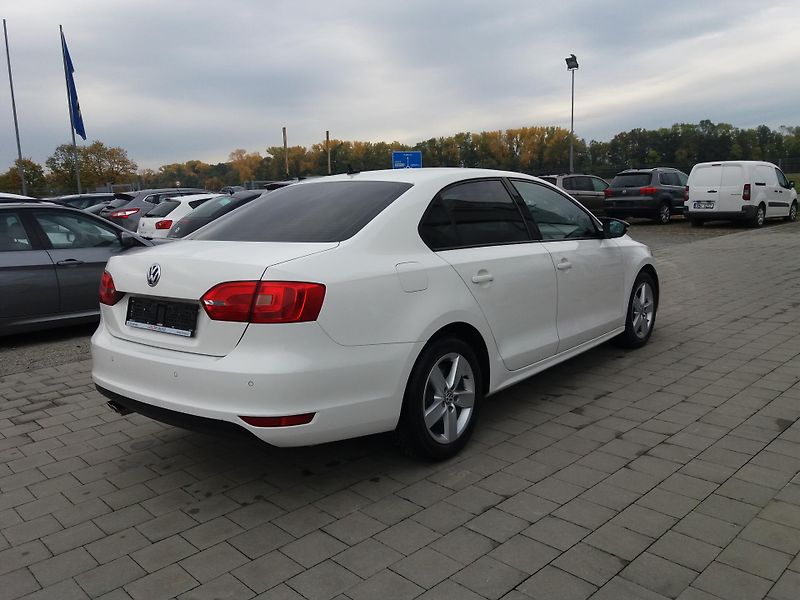 Volkswagen Jetta 1.4TSi,DSG,90kW,SERVI.KNÍŽKA!! - fotka 4 z 23