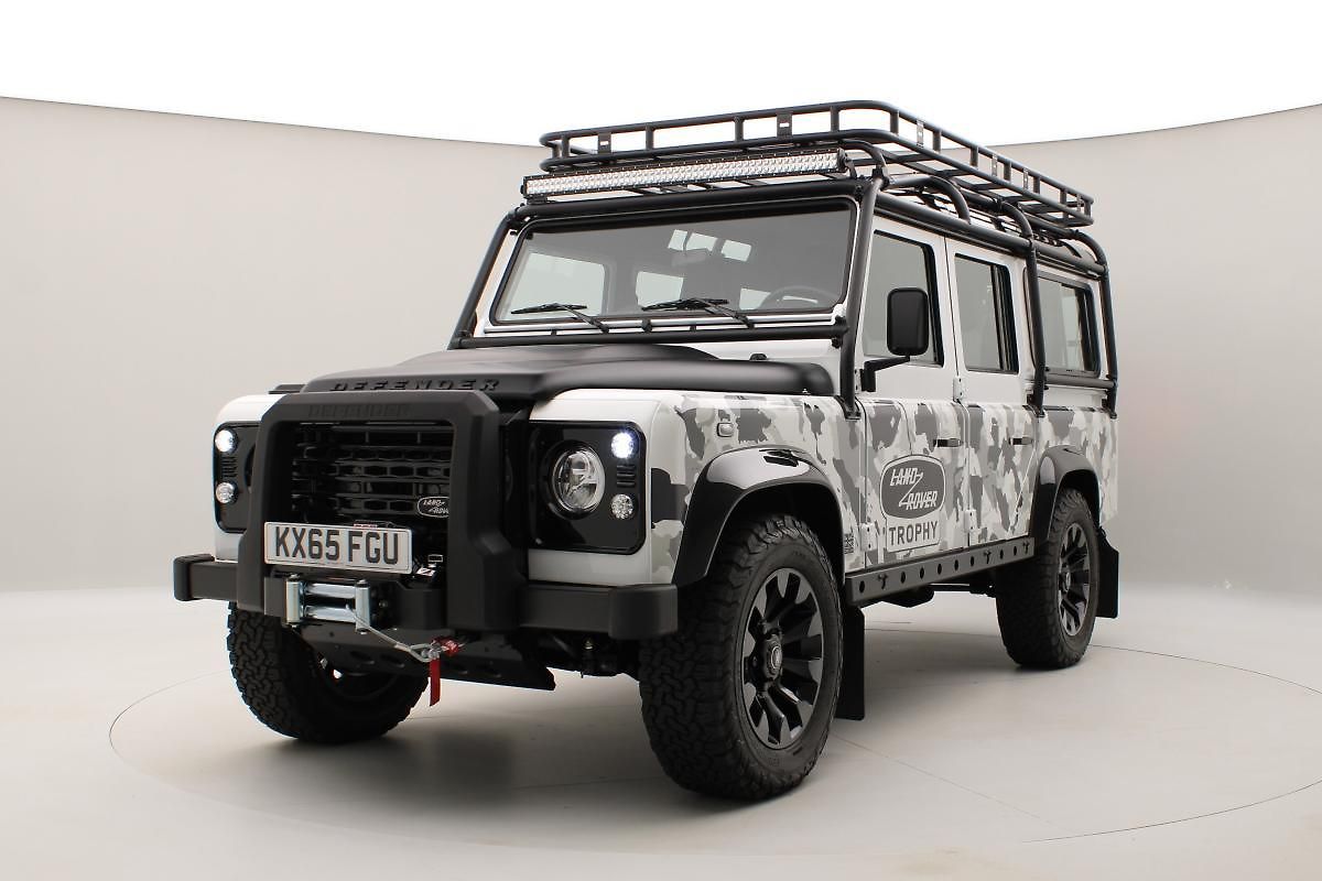 Land Rover Defender WORKS V8 TROPHY II 1 z 25