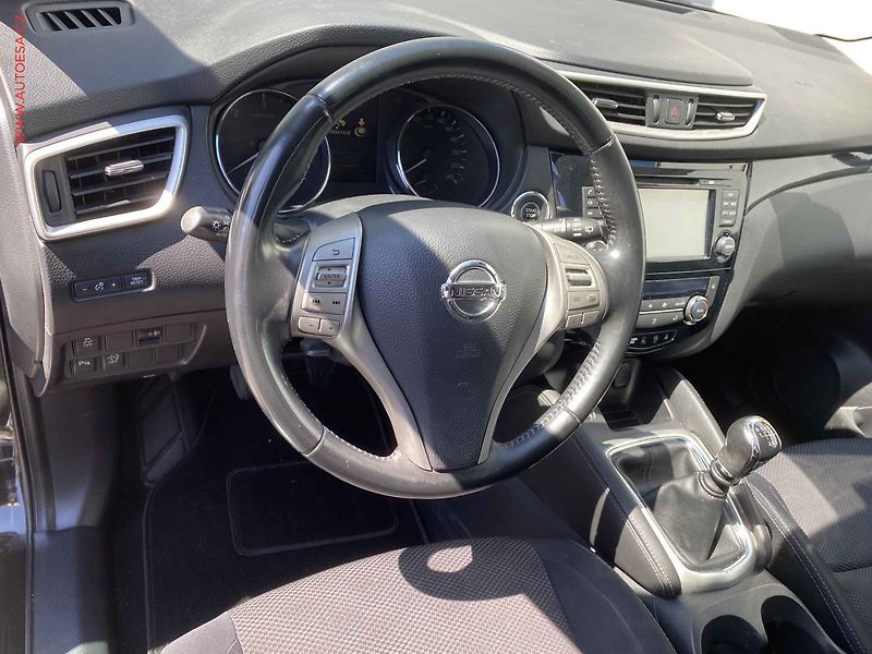 Nissan Qashqai (2014) 1.6 dCi, Acenta, navi, panor - fotka 12 z 16