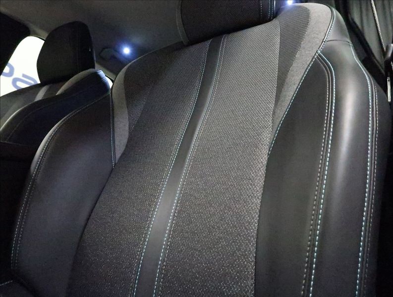 Peugeot 308 1,5 BlueHDi  AT ALLURE NAVI ČR - fotka 35 z 47