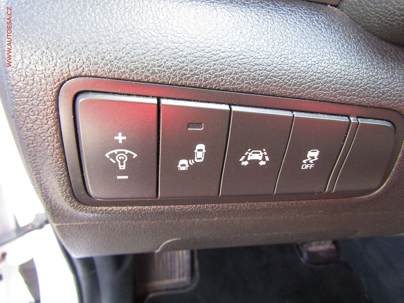 Hyundai Tucson (2015) 2.0 CRDi 4x4, ČR, AT, navi - fotka 12 z 23