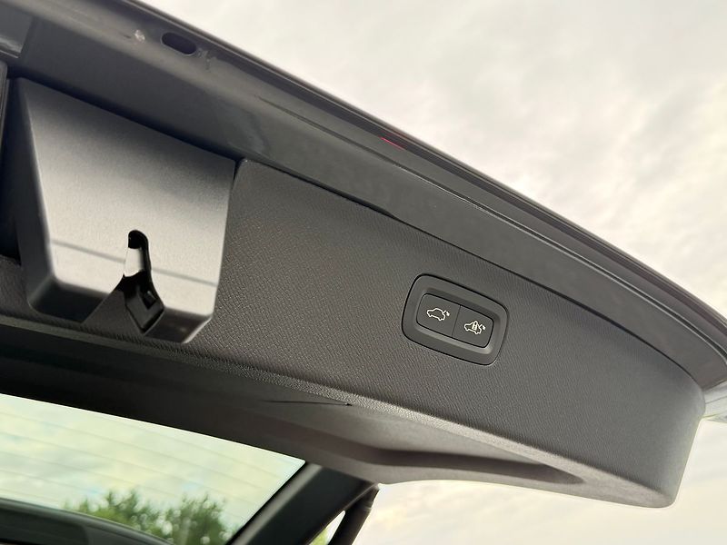 Volvo XC90 (2026) PLUS DARK T8, VZDUCH, VENTILAC - fotka 15 z 24