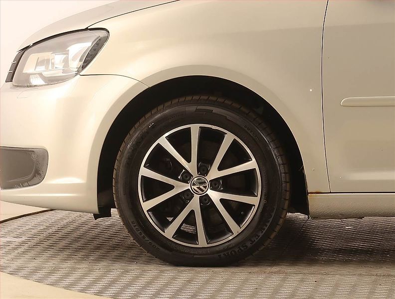 Volkswagen Touran (2011) Comfortline 2.0 TDI, Automat - fotka 15 z 23