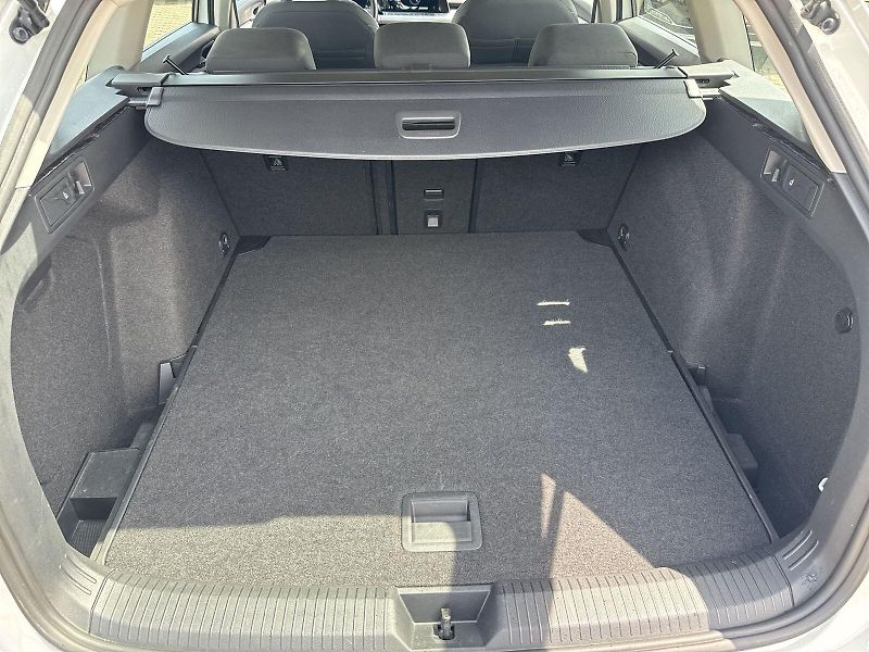 Volkswagen Golf (2022) 2.0 TDI Variant Life - fotka 25 z 30