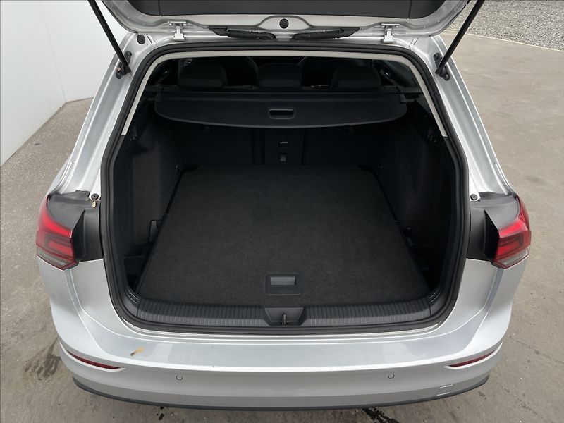 Volkswagen Golf Variant 1,5 eTSI DSG Life KESSY+Kamera - fotka 23 z 23