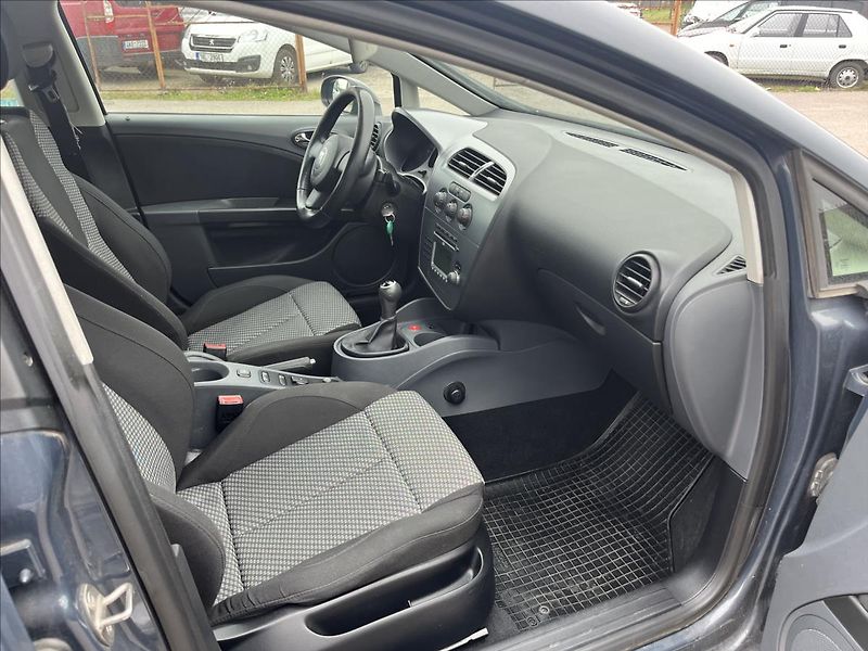 Seat Leon 1,4 MPi 63KW KLIMA ČR - fotka 10 z 30