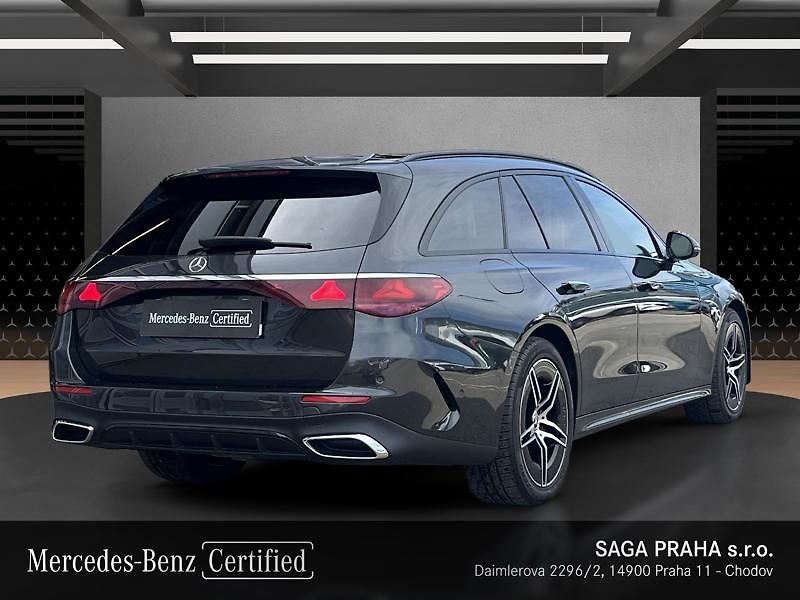 Mercedes-Benz Třídy E E-Třída 220 d 4MATIC kombi AMG - fotka 4 z 21