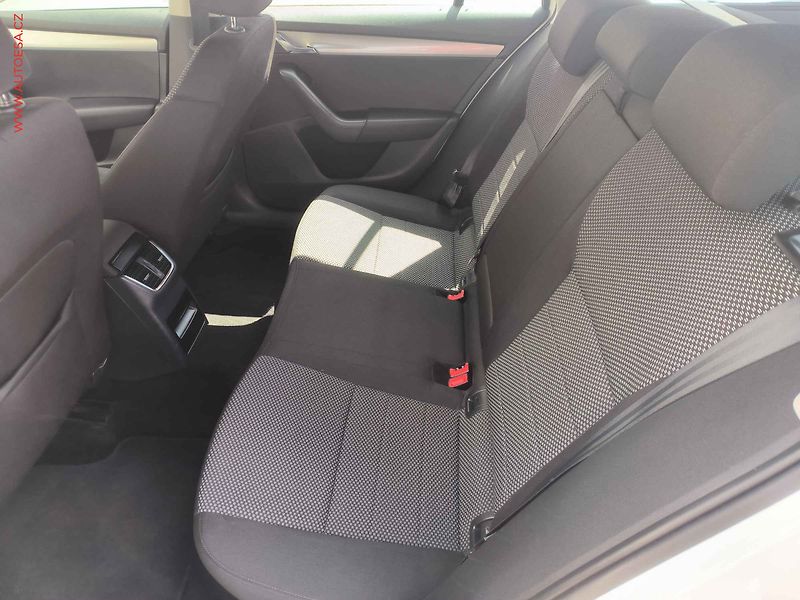 Škoda Octavia (2015) 1.6 TDi, Ambition - fotka 10 z 19