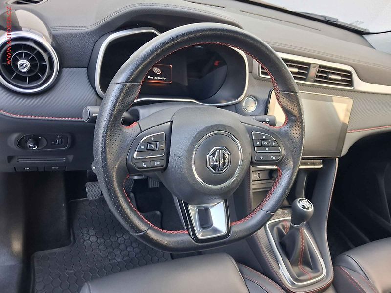 MG ZS (2023) 1.0 TGi, Luxury, LED, panor - fotka 13 z 18