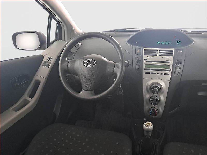 Toyota Yaris (2008) 1.3 - fotka 7 z 15