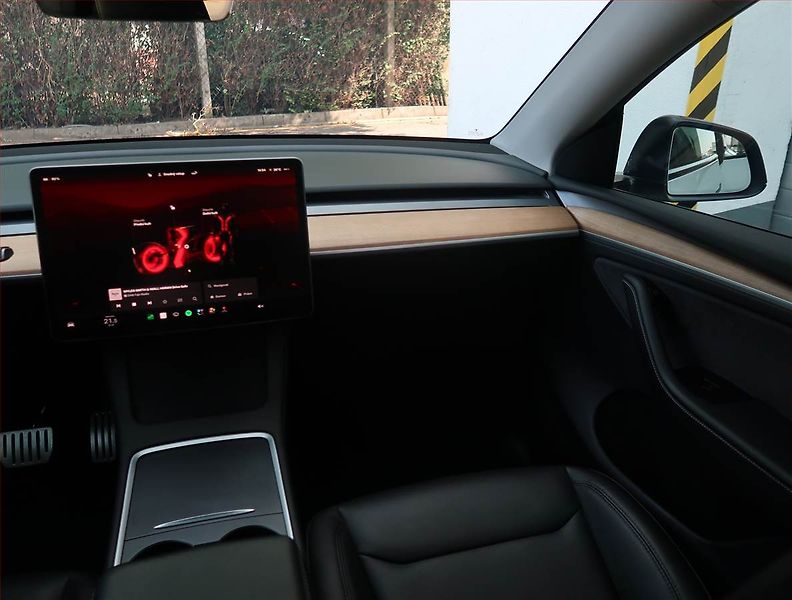 Tesla Model Y (2022) Performance 79kWh, SoH 92% - fotka 8 z 21