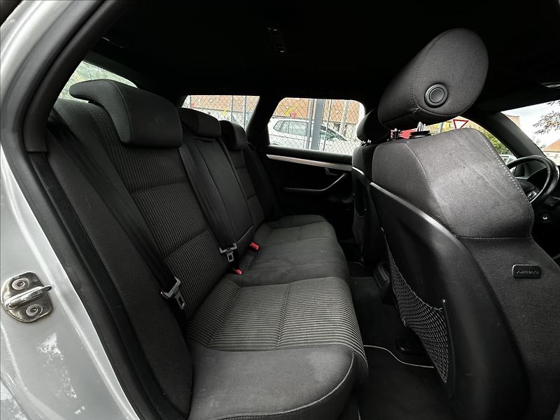 Audi A4 2,0 TDi Automat  NováSTK,Tažné - fotka 28 z 42