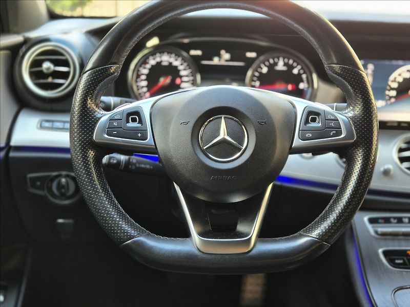 Mercedes-Benz Třídy E 220d*4M*AMG*head-up*webast - fotka 15 z 43