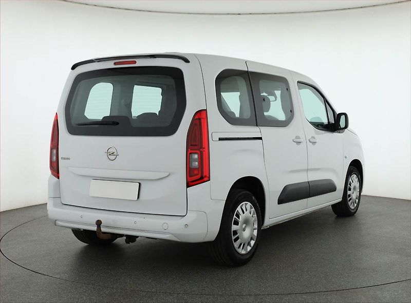 Opel Combo (2022) Edition 1.2 Turbo, 5Míst, ČR - fotka 5 z 17