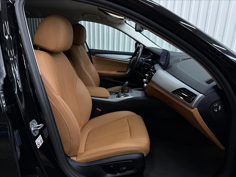 BMW Řada 5 530E XDRIVE ACC LASER TAŽNÉ - fotka 44 z 47