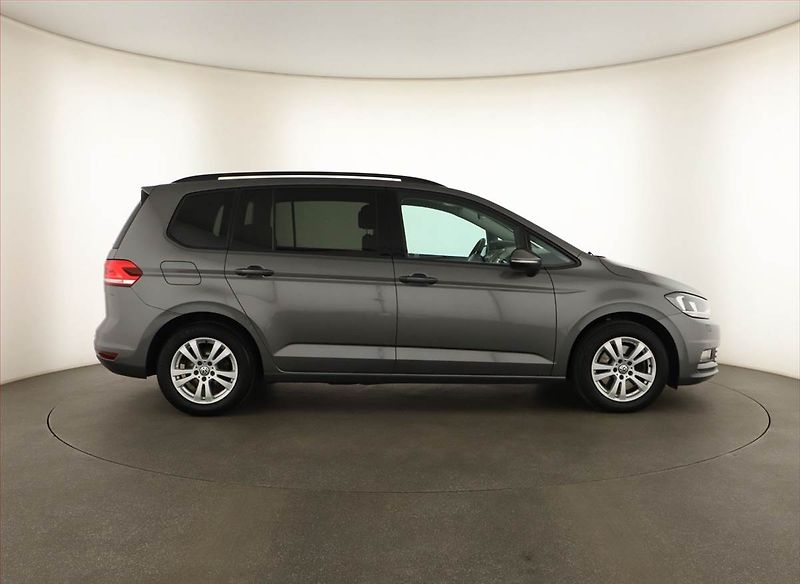 Volkswagen Touran (2016) 1.6 TDI, Navi, Tempomat - fotka 6 z 15