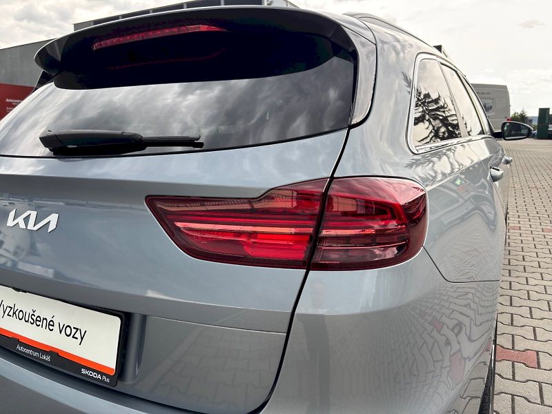 Kia Ceed (2025) 1.5 T-GDi TOP 7DCT - fotka 13 z 29