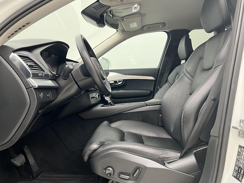 Volvo XC90 D5 AWD MOMENTUM CZ - fotka 3 z 33