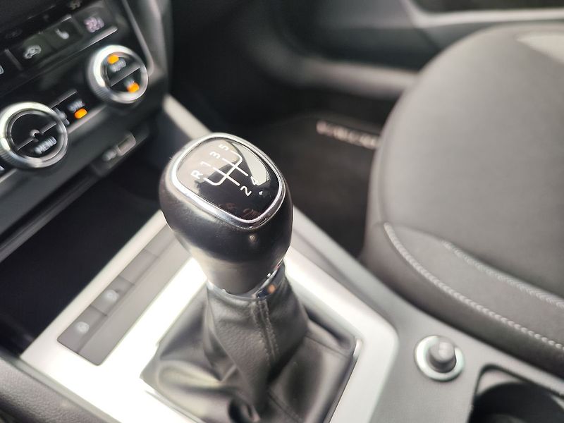Škoda Octavia 1.6 TDi/85kW Ambition Plus - fotka 20 z 27