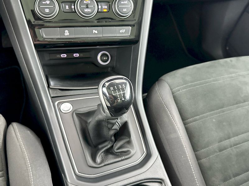 Volkswagen Touran (2022) Comfortline 2.0 TDI 90kW - fotka 22 z 33