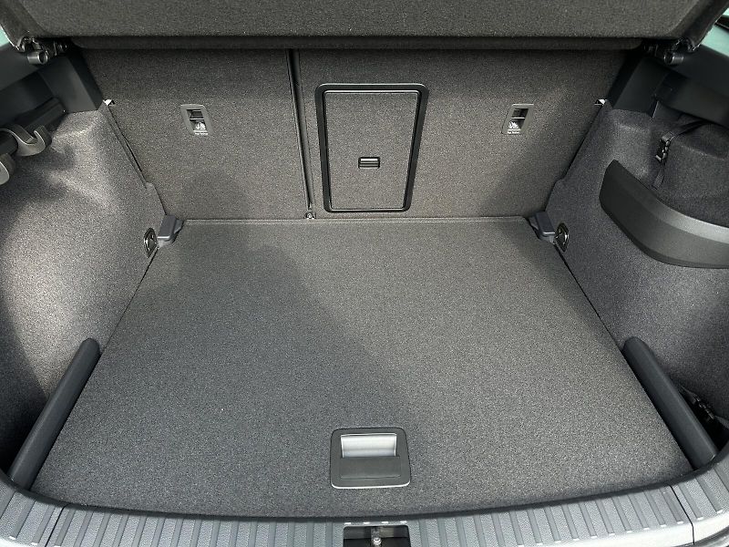 Škoda Karoq 1.5TSi DSG 150PS Top & Selecti - fotka 37 z 40