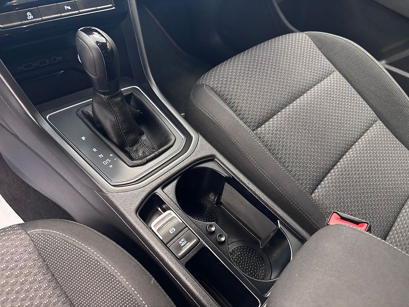 Volkswagen Touran 2.0 TDI BLACK EDITION - fotka 17 z 31
