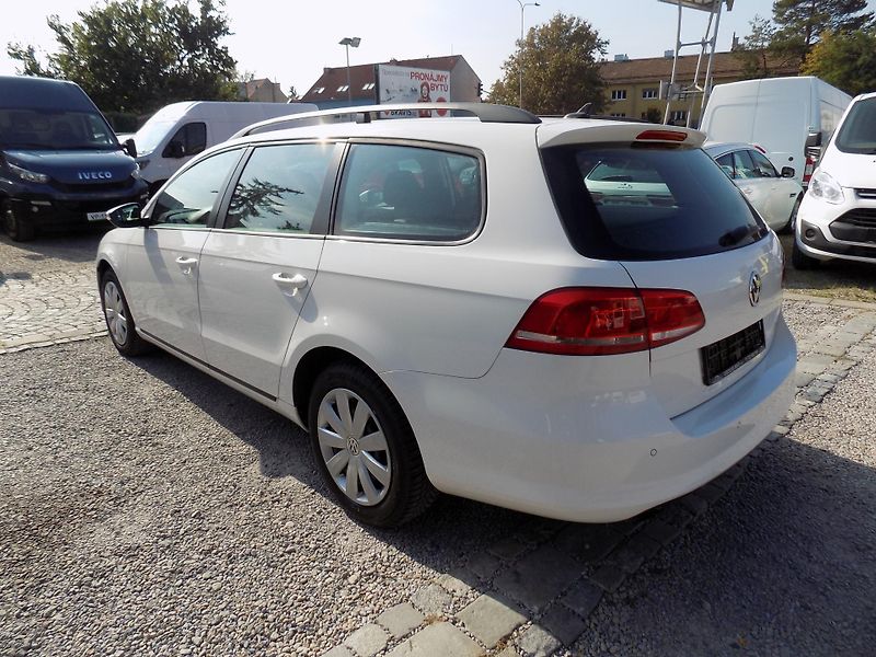 Volkswagen Passat 1,4 TSI 90 KW AUTOKLIMA VÝHŘEV - fotka 13 z 42