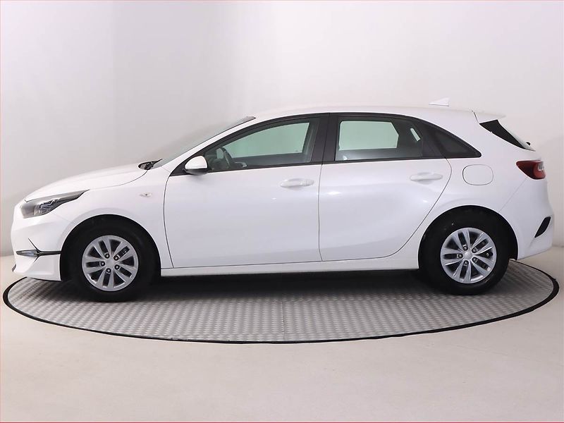 Kia Ceed (2022) 1.0 T-GDI, Serv.kniha - fotka 3 z 17