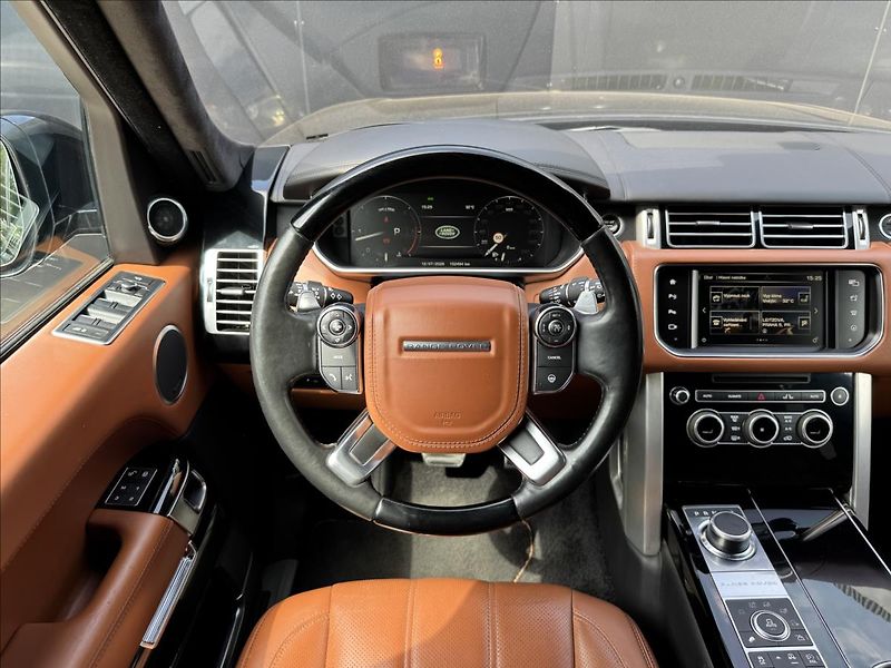 Land Rover Range Rover 4,4 SDV8 Autobiography LWB - fotka 16 z 38
