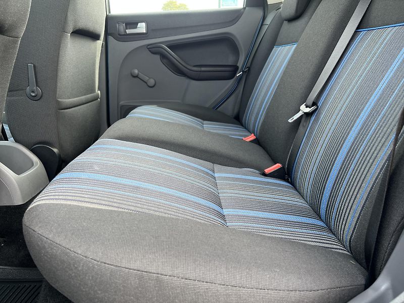 Ford Focus 1.4i 16v KOUPENO V ČR 1.MAJ. - fotka 19 z 33