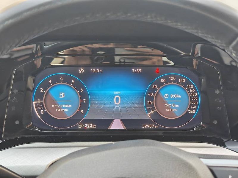 Volkswagen Golf Life 6G 1,5TSi - fotka 12 z 22