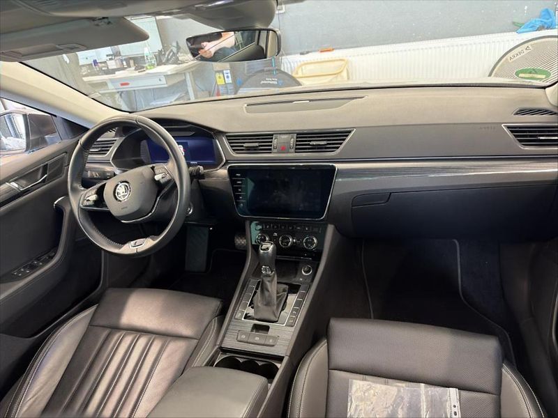 Škoda Superb 2,0 TDI,WEBASTO,TAŽNÉ - fotka 5 z 10