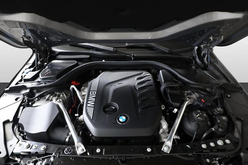 BMW Řada 5 540d xDrive Touring - fotka 9 z 28