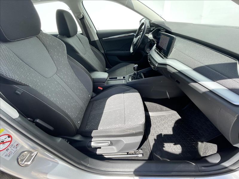 Škoda Octavia 2,0 TDI Combi Style Plus TAŽNÉ - fotka 17 z 22