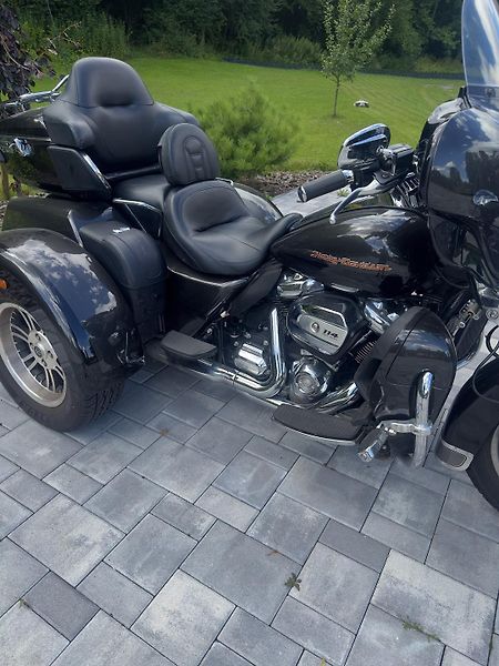 Harley-Davidson FLHTCUTG Tri Glide Ultra Classic (2019) Harley-Davidson Tri GlideUltra - fotka 4 z 6