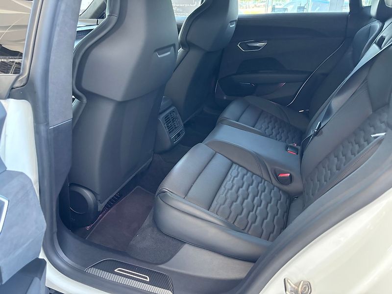 Audi Ostatní 440kW - fotka 14 z 23